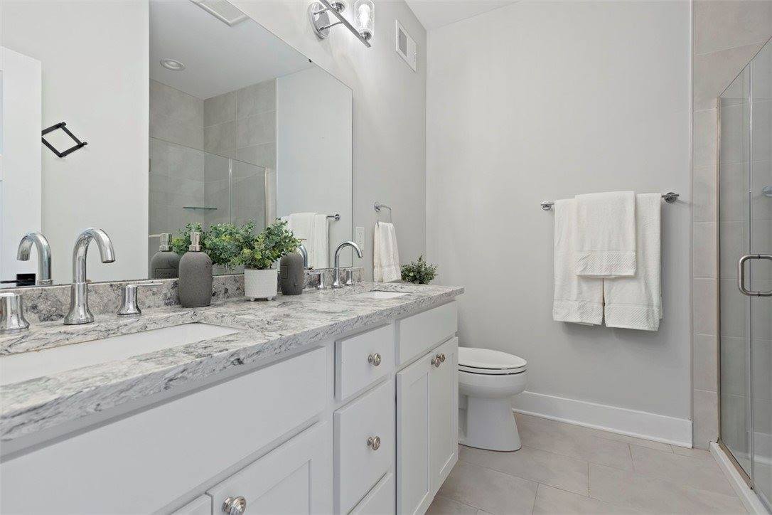 325 Augusta St, Mt Washington, PA 15211