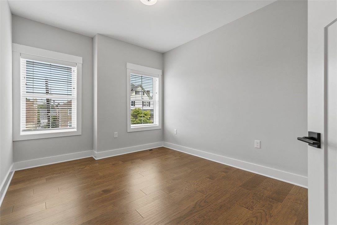 325 Augusta St, Mt Washington, PA 15211