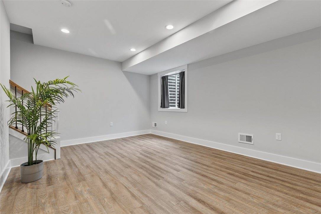 325 Augusta St, Mt Washington, PA 15211