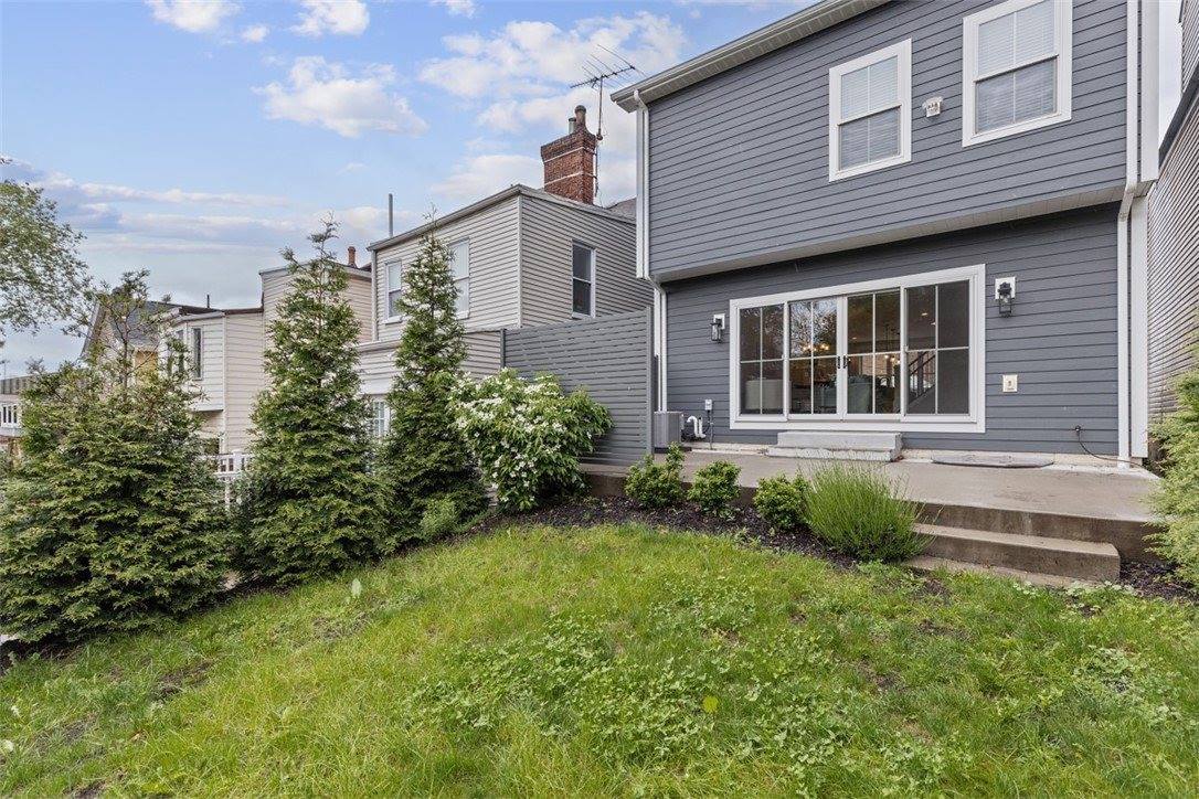 325 Augusta St, Mt Washington, PA 15211