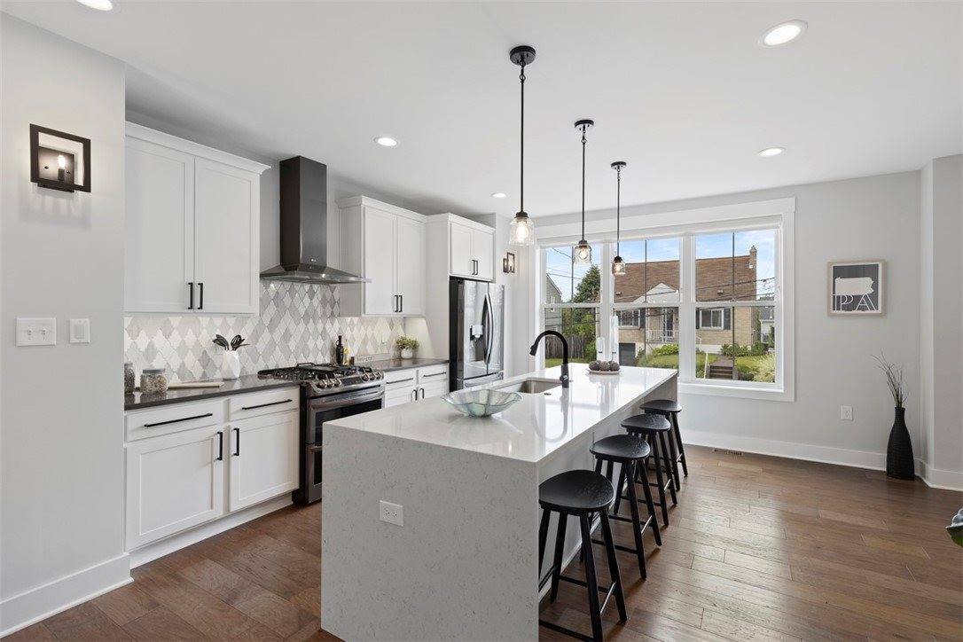 325 Augusta St, Mt Washington, PA 15211