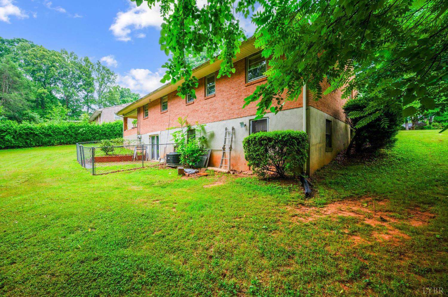 201 Oakland Circle, Lynchburg, VA 24502