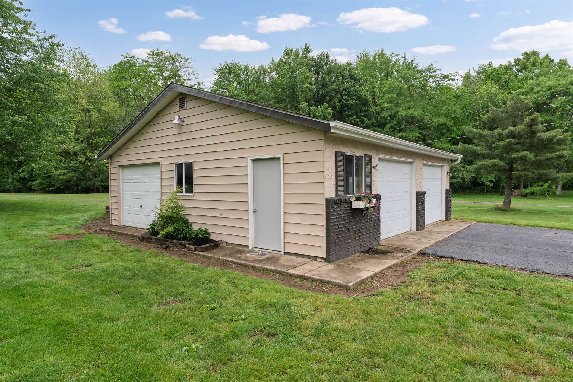 8036 Smoke Rd SW, Pataskala, OH 43062