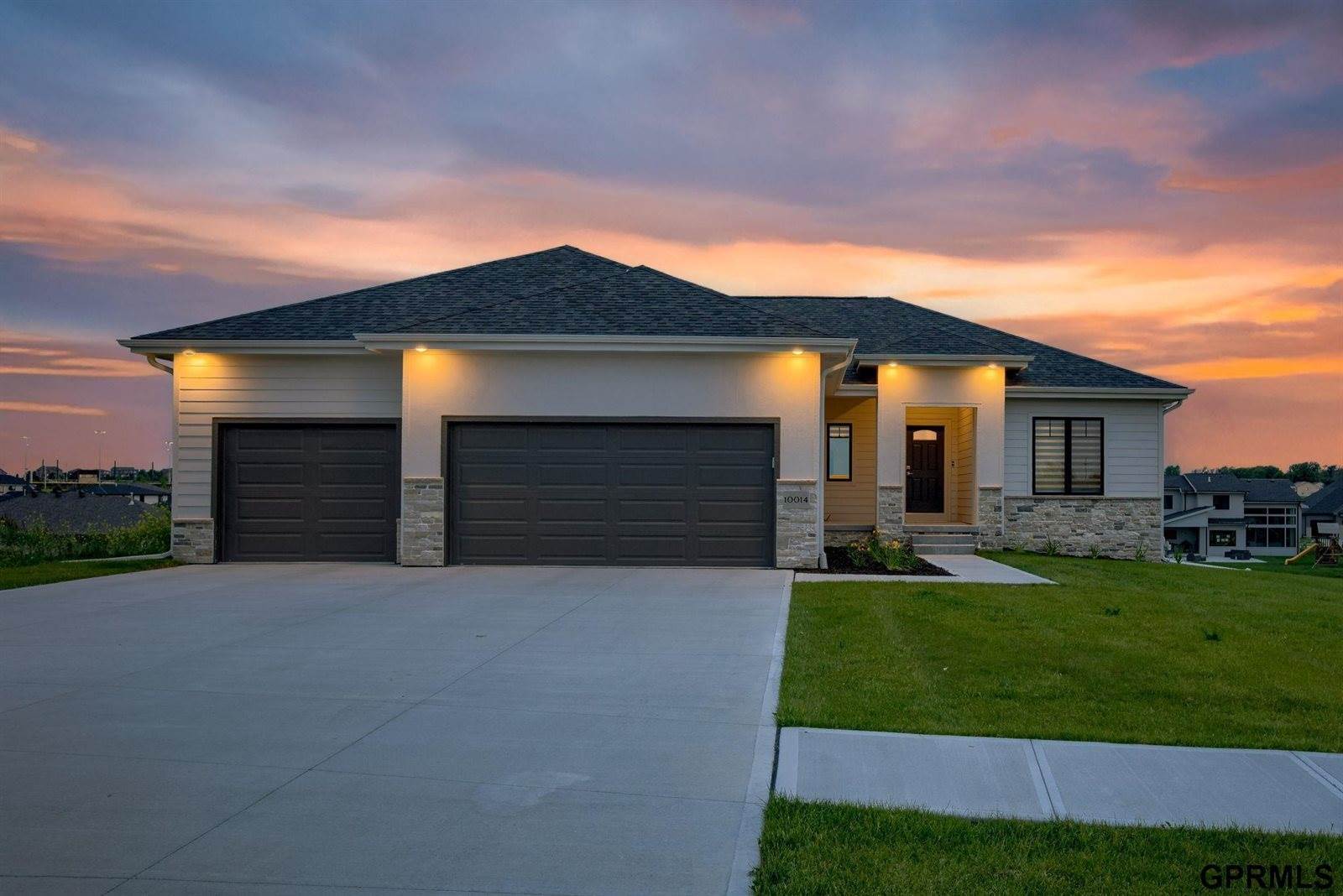 10014 South 180 Avenue Circle, Omaha, NE 68136