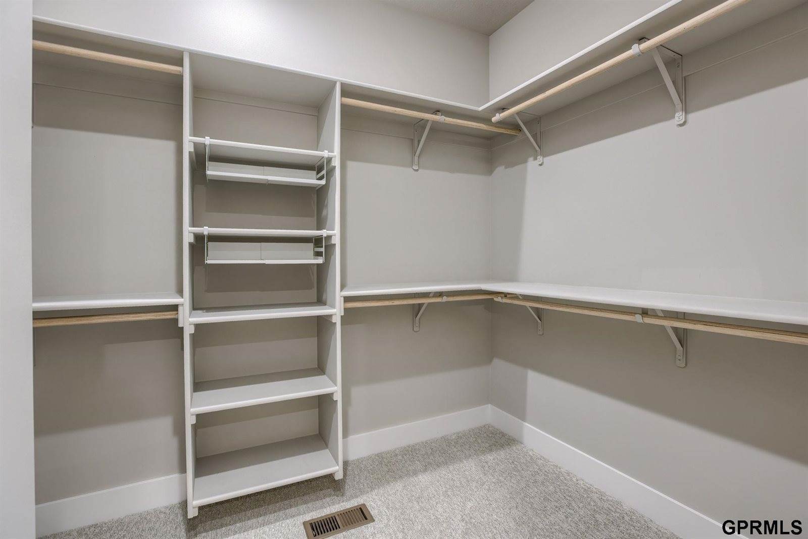 10014 South 180 Avenue Circle, Omaha, NE 68136