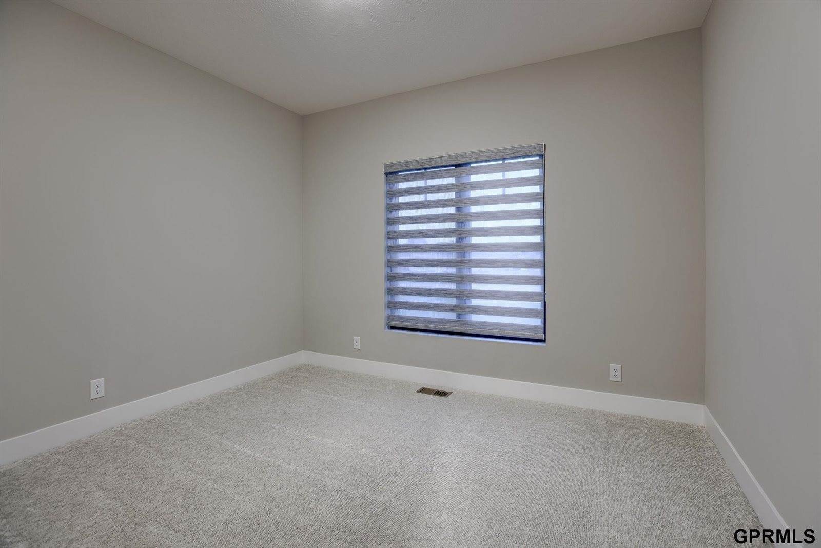 10014 South 180 Avenue Circle, Omaha, NE 68136