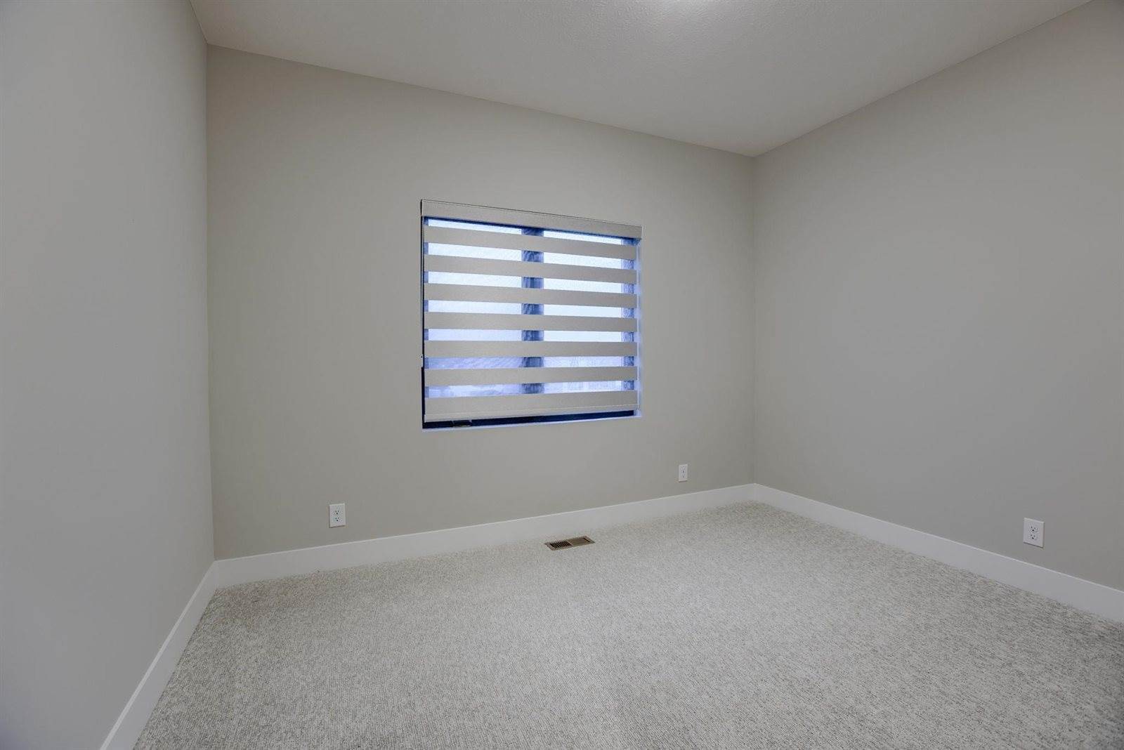 10014 South 180 Avenue Circle, Omaha, NE 68136