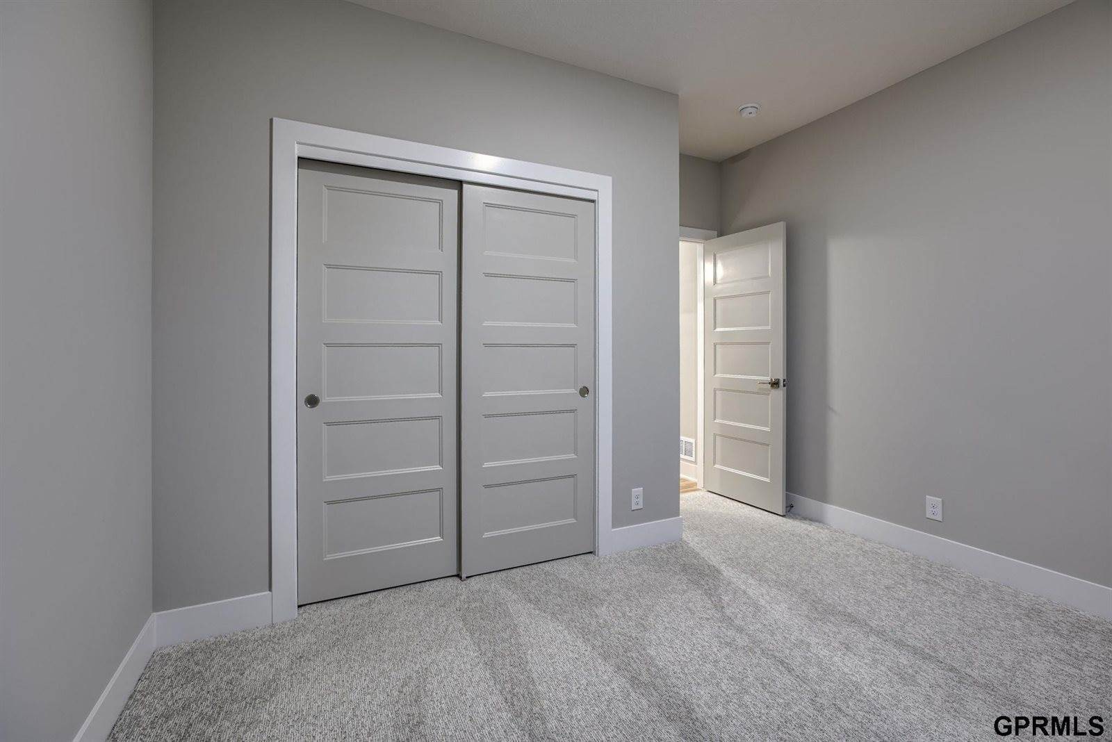 10014 South 180 Avenue Circle, Omaha, NE 68136