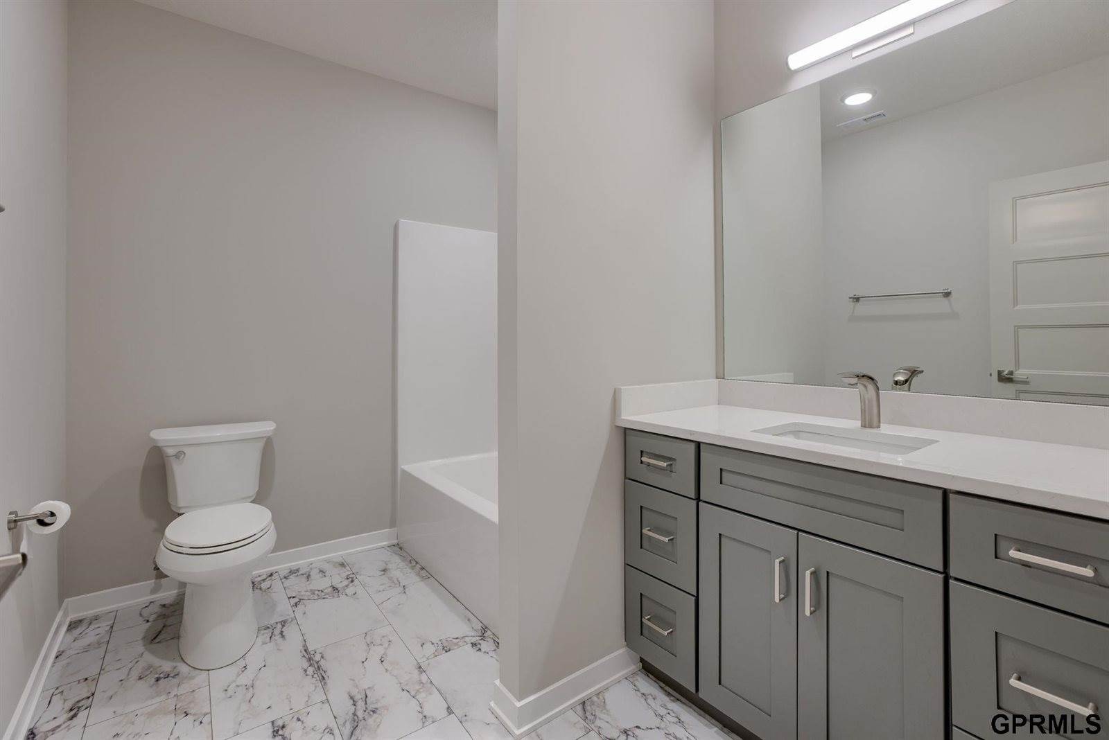 10014 South 180 Avenue Circle, Omaha, NE 68136