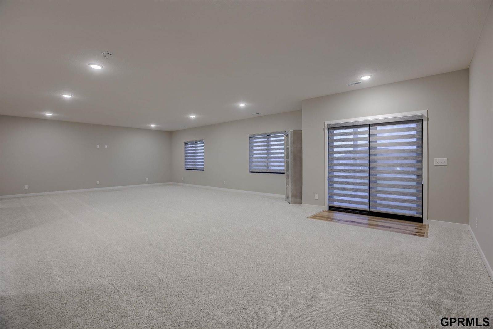 10014 South 180 Avenue Circle, Omaha, NE 68136