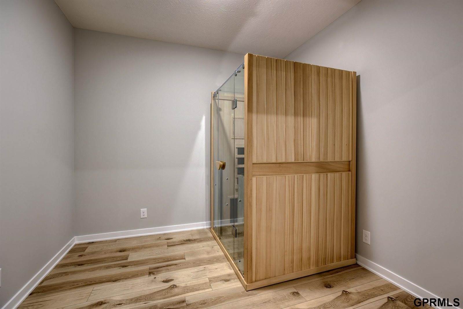 10014 South 180 Avenue Circle, Omaha, NE 68136