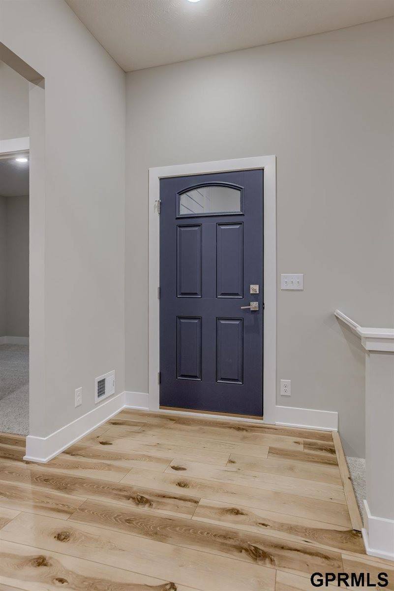 10014 South 180 Avenue Circle, Omaha, NE 68136