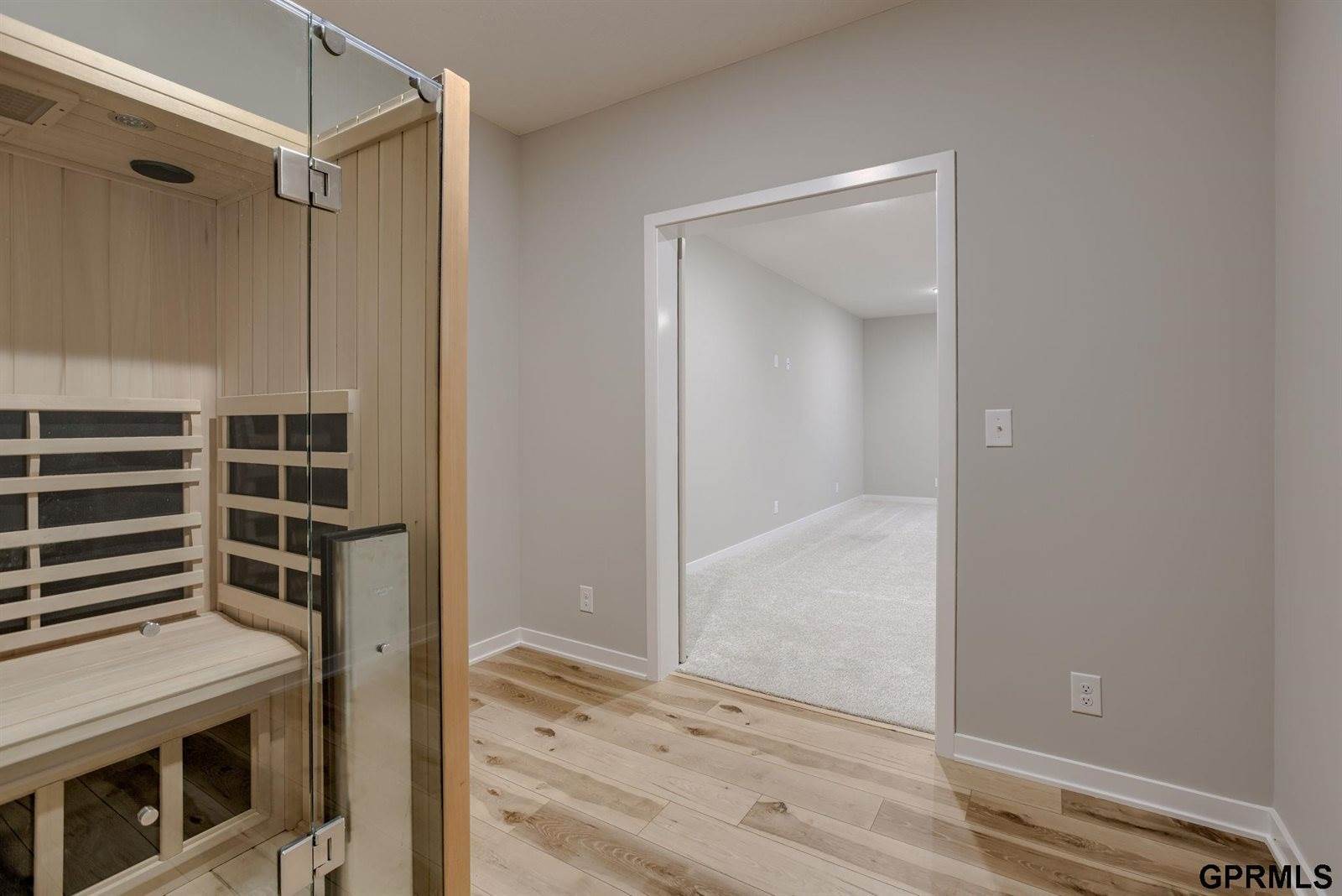 10014 South 180 Avenue Circle, Omaha, NE 68136