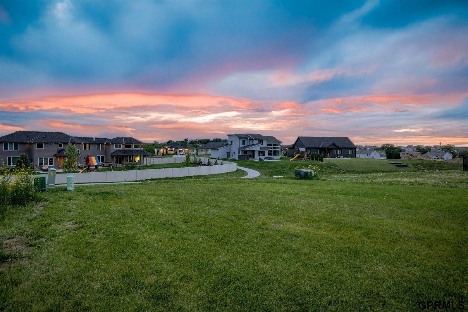 10014 South 180 Avenue Circle, Omaha, NE 68136