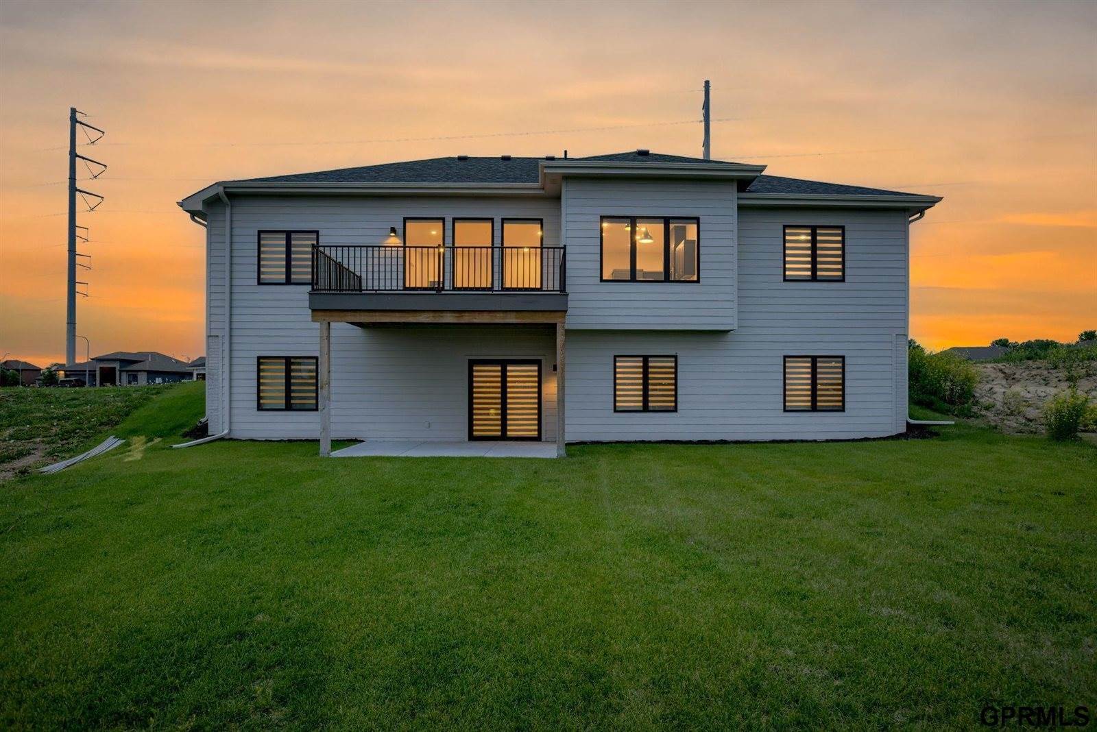 10014 South 180 Avenue Circle, Omaha, NE 68136