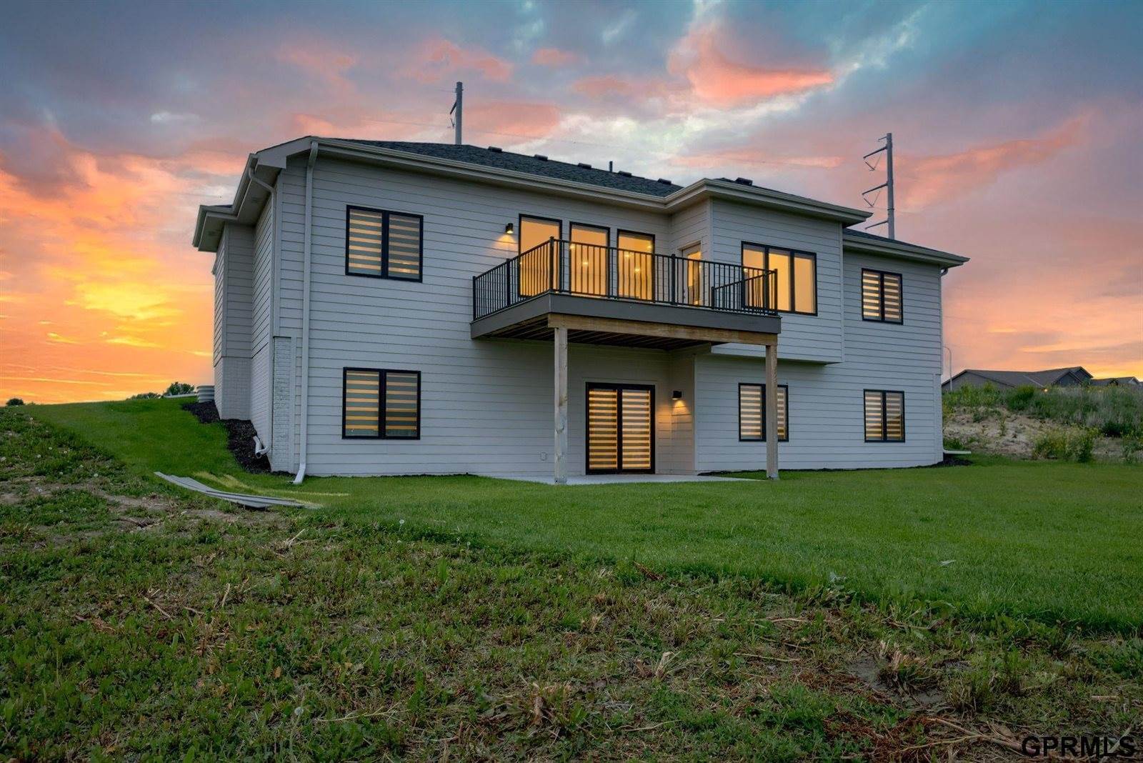 10014 South 180 Avenue Circle, Omaha, NE 68136