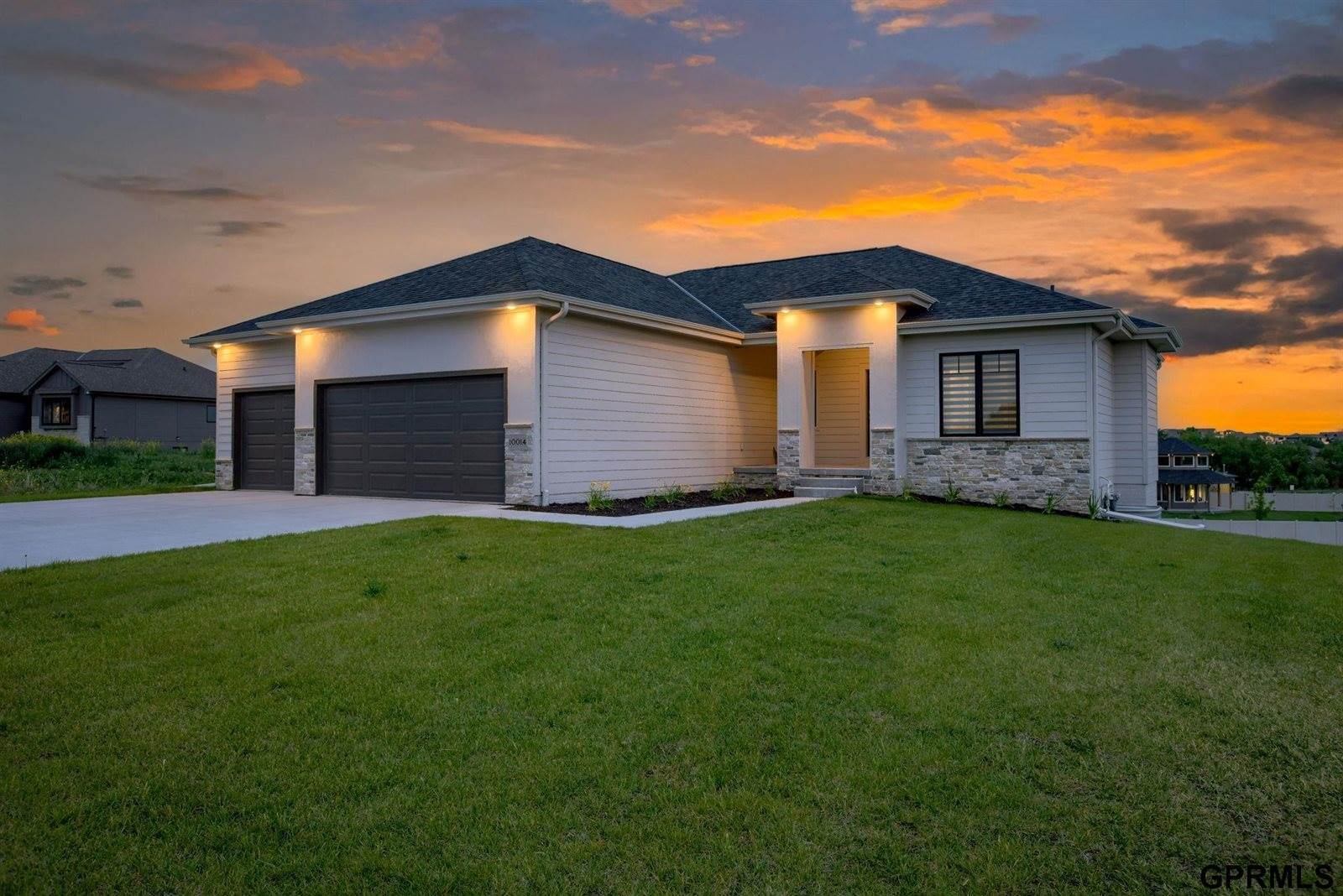 10014 South 180 Avenue Circle, Omaha, NE 68136