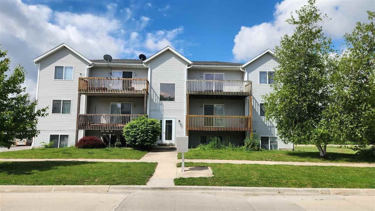 405 James Blvd NW, Oxford, IA 52322