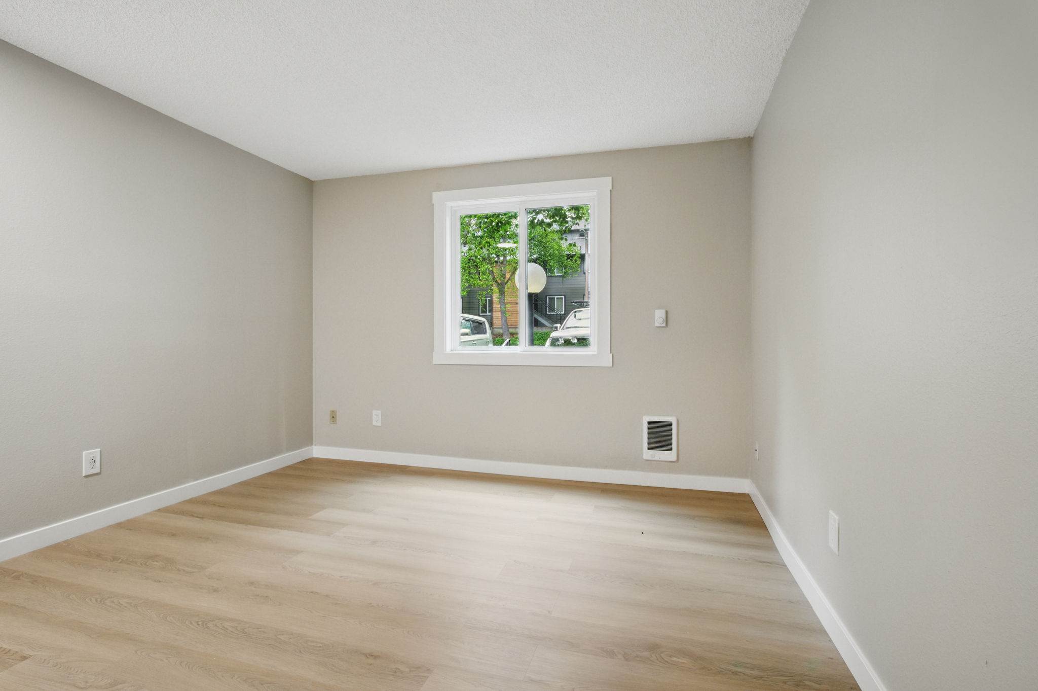 12620 NW Barnes Rd #4, Portland, OR 97229