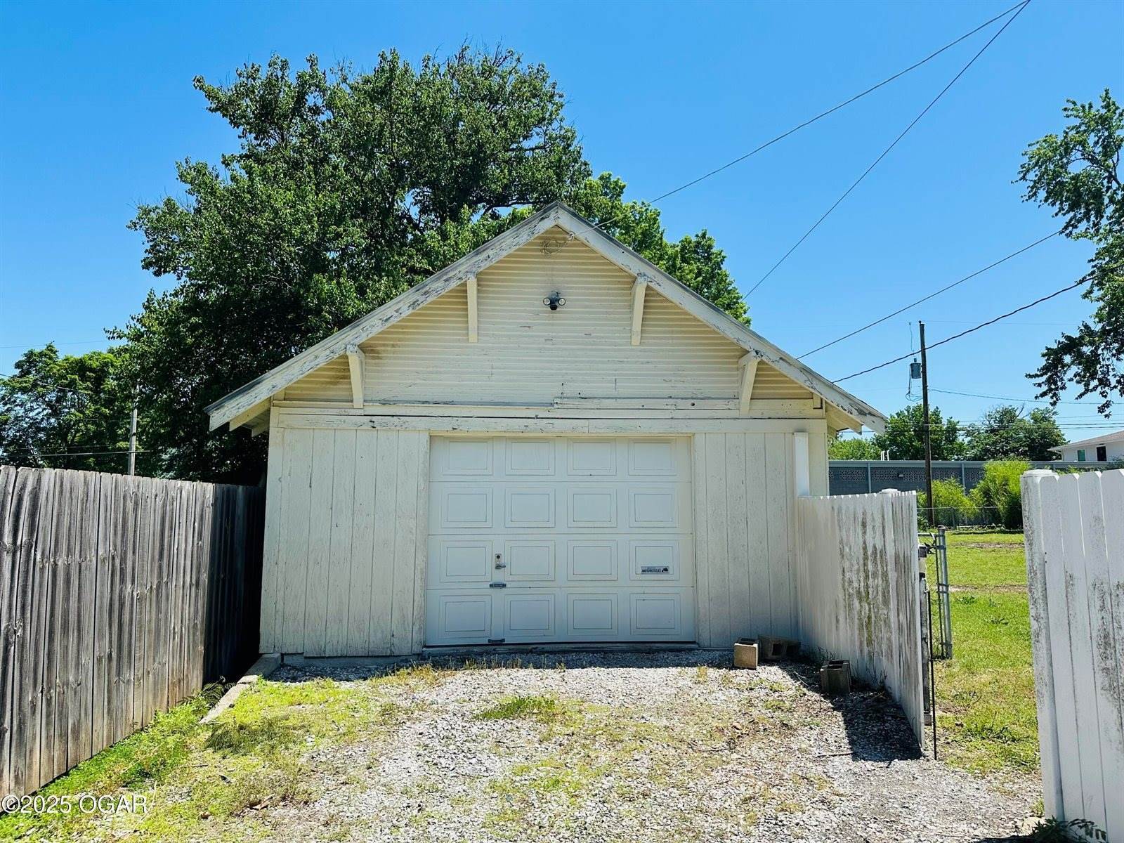 1926 South Main Street, Carthage, MO 64836