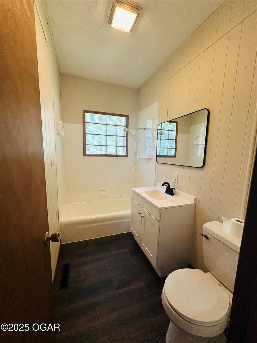 1926 South Main Street, Carthage, MO 64836