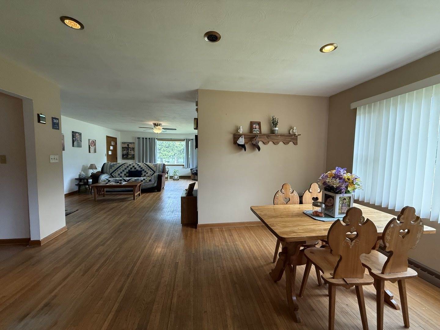 612 South 1st Avenue, Forreston, IL 61030