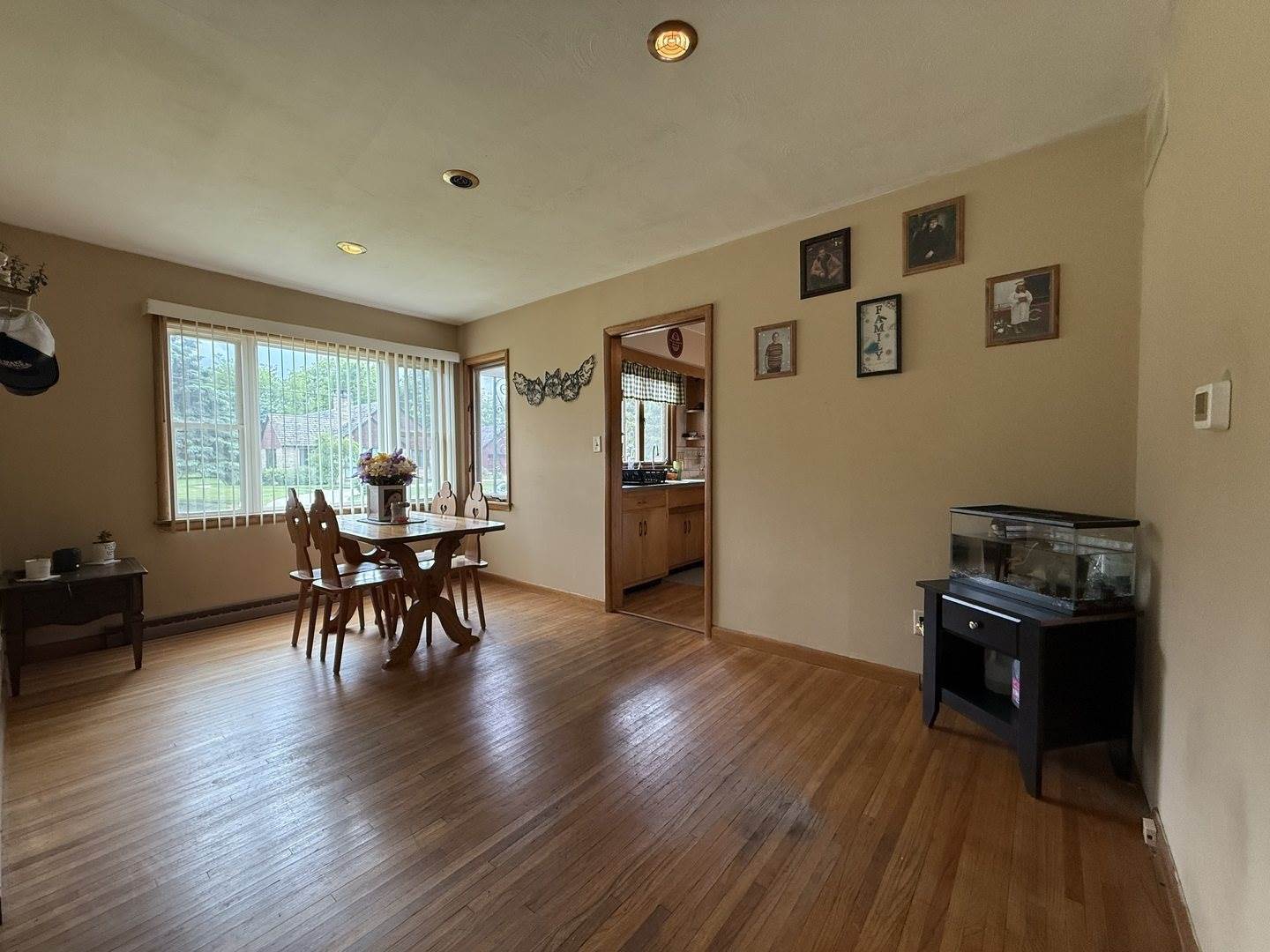 612 South 1st Avenue, Forreston, IL 61030