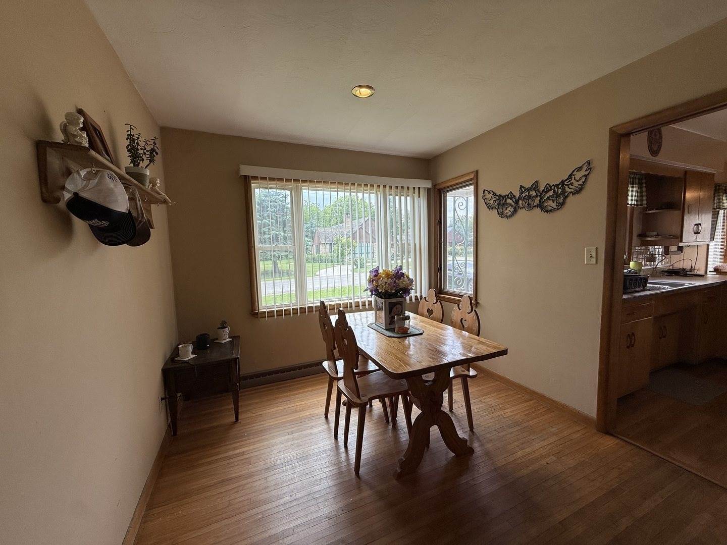 612 South 1st Avenue, Forreston, IL 61030