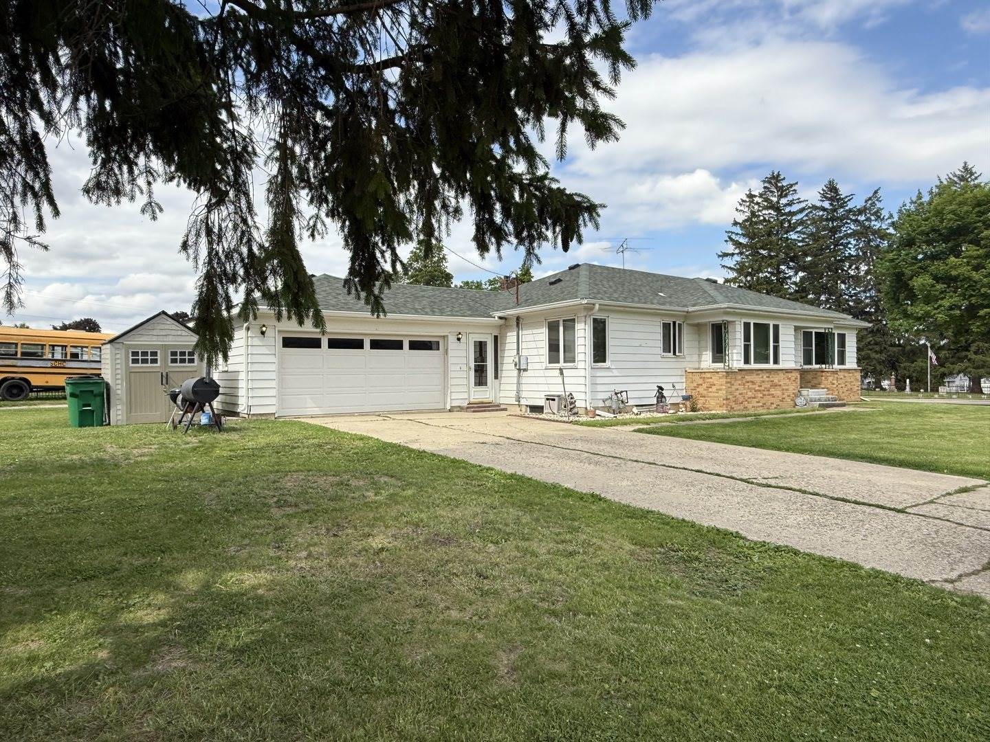 612 South 1st Avenue, Forreston, IL 61030