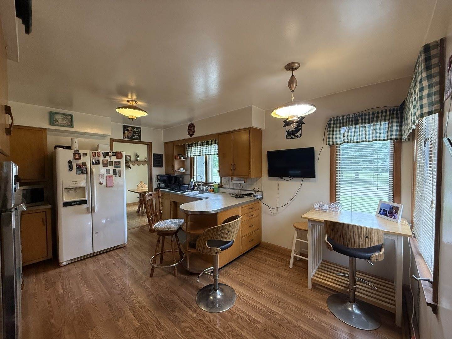 612 South 1st Avenue, Forreston, IL 61030