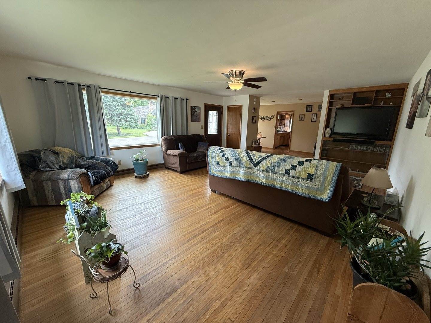 612 South 1st Avenue, Forreston, IL 61030