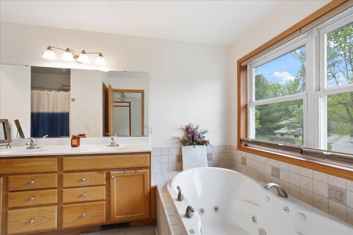 1212 W Jefferson Street, Marshfield, WI 54449