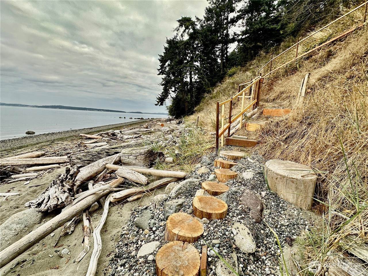 317 Eagles Roost Lane, Lopez Island, WA 98261
