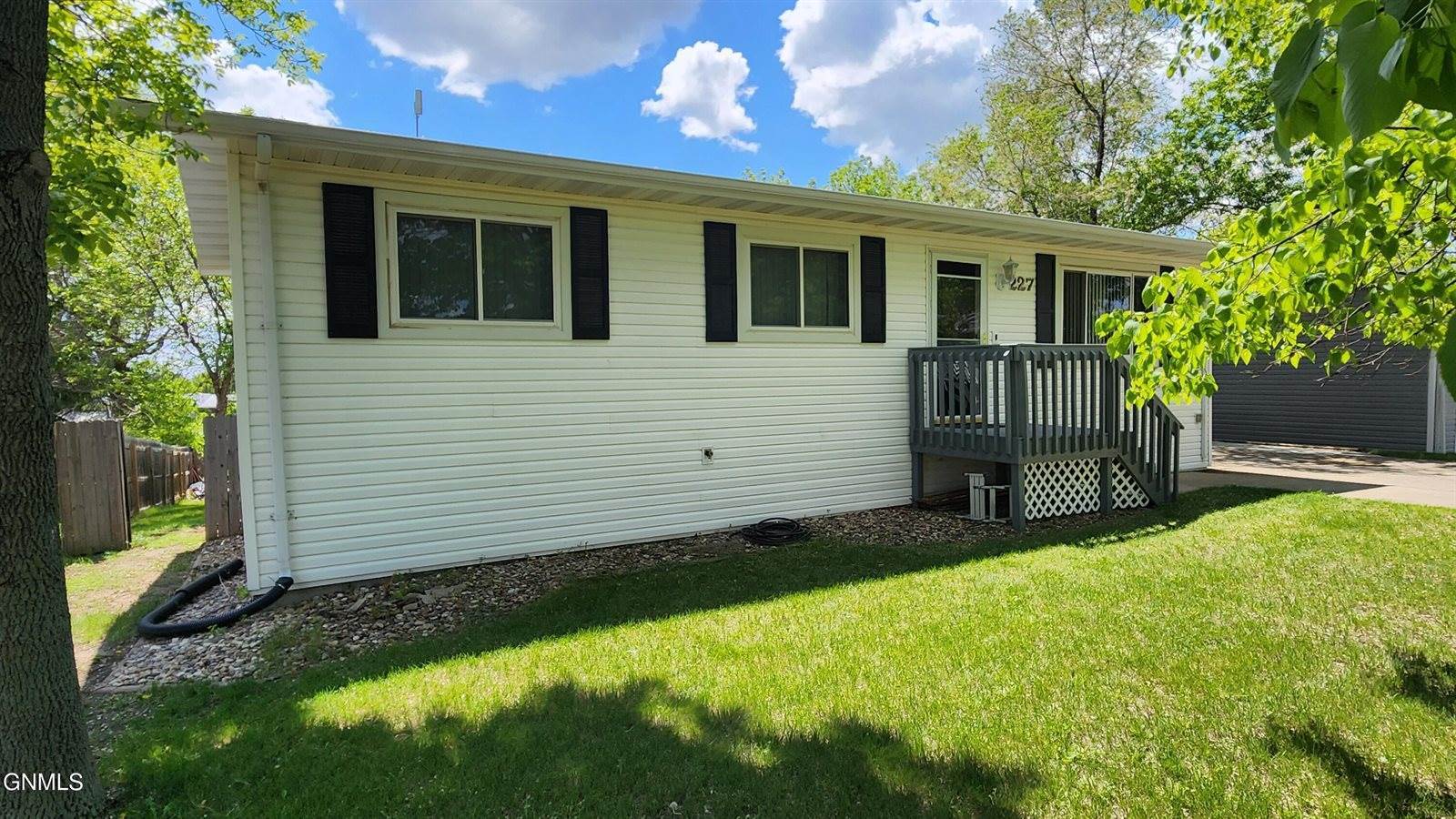 227 Lake Street, Mandan, ND 58554
