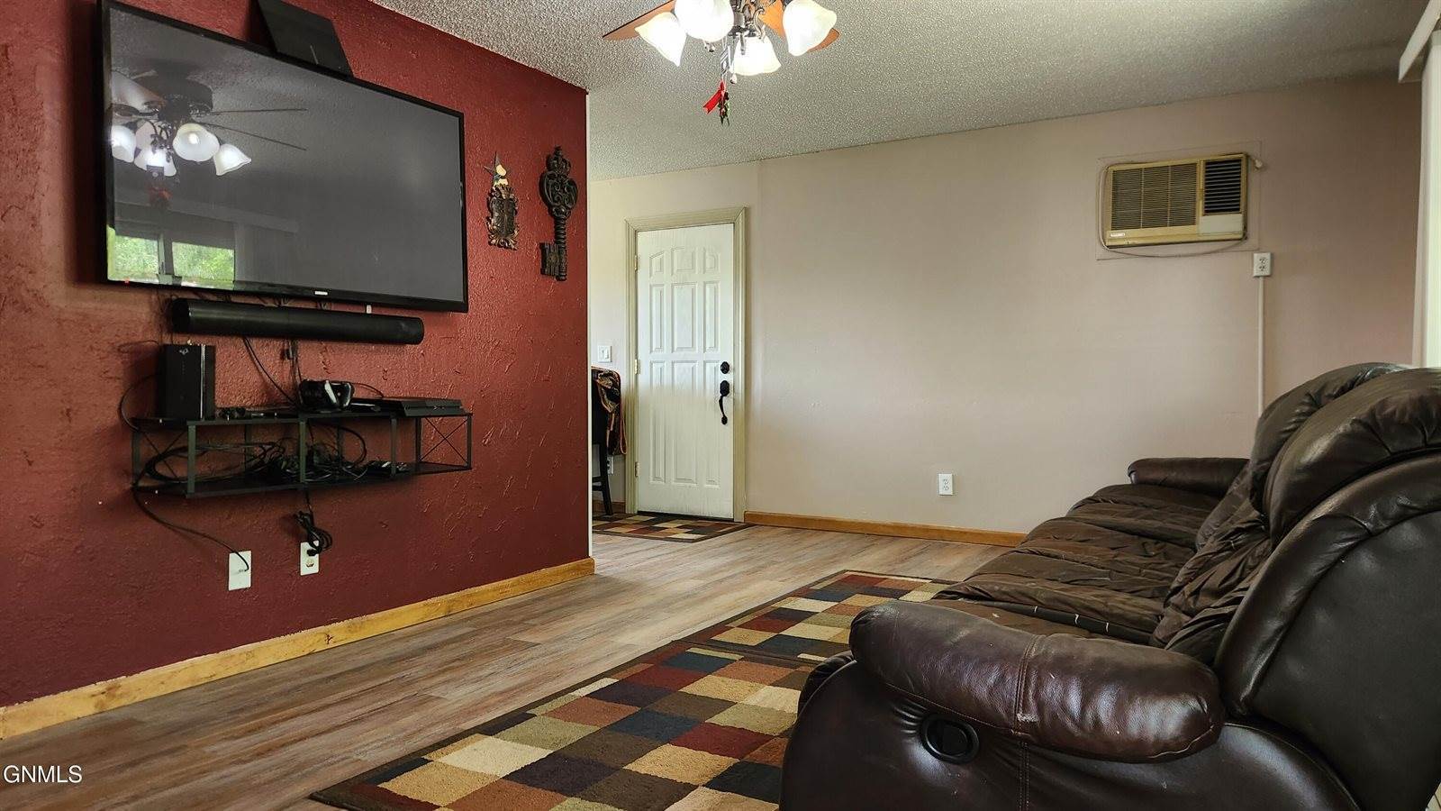 227 Lake Street, Mandan, ND 58554