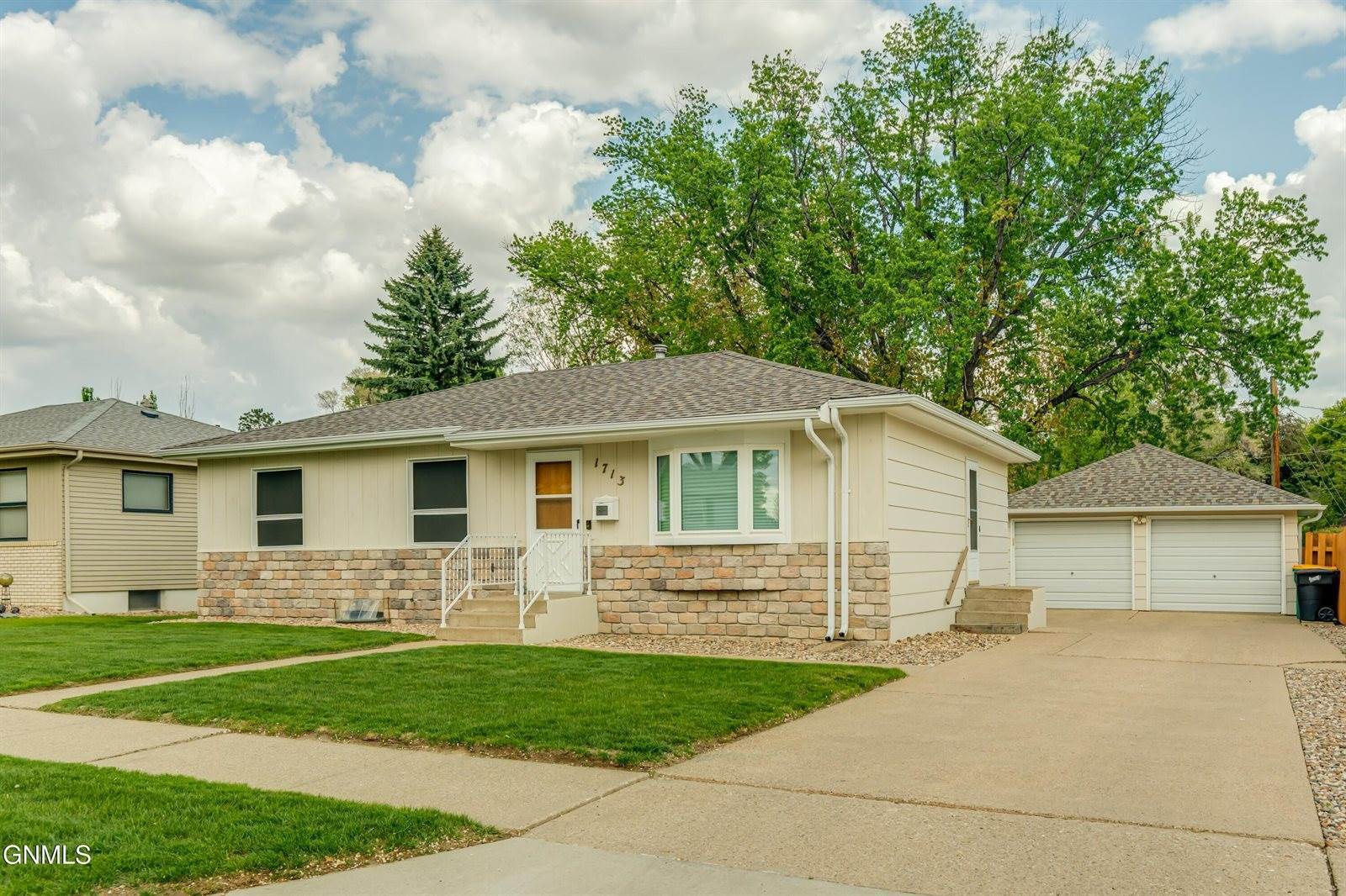 1713 Marian Drive, Bismarck, ND 58501