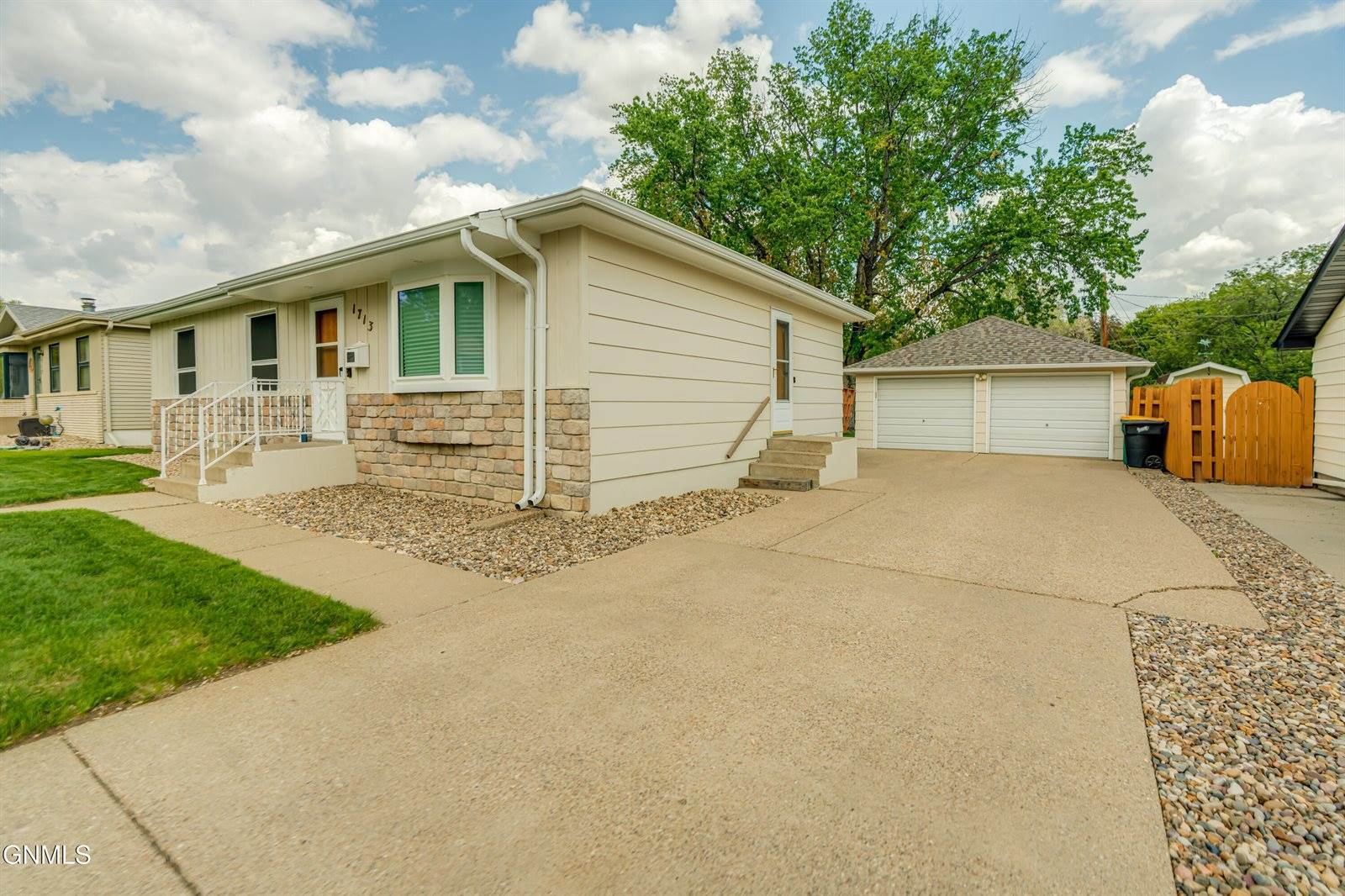 1713 Marian Drive, Bismarck, ND 58501