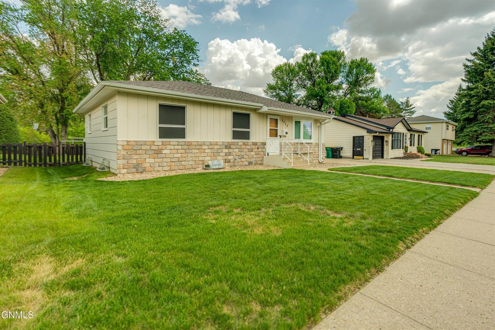 1713 Marian Drive, Bismarck, ND 58501