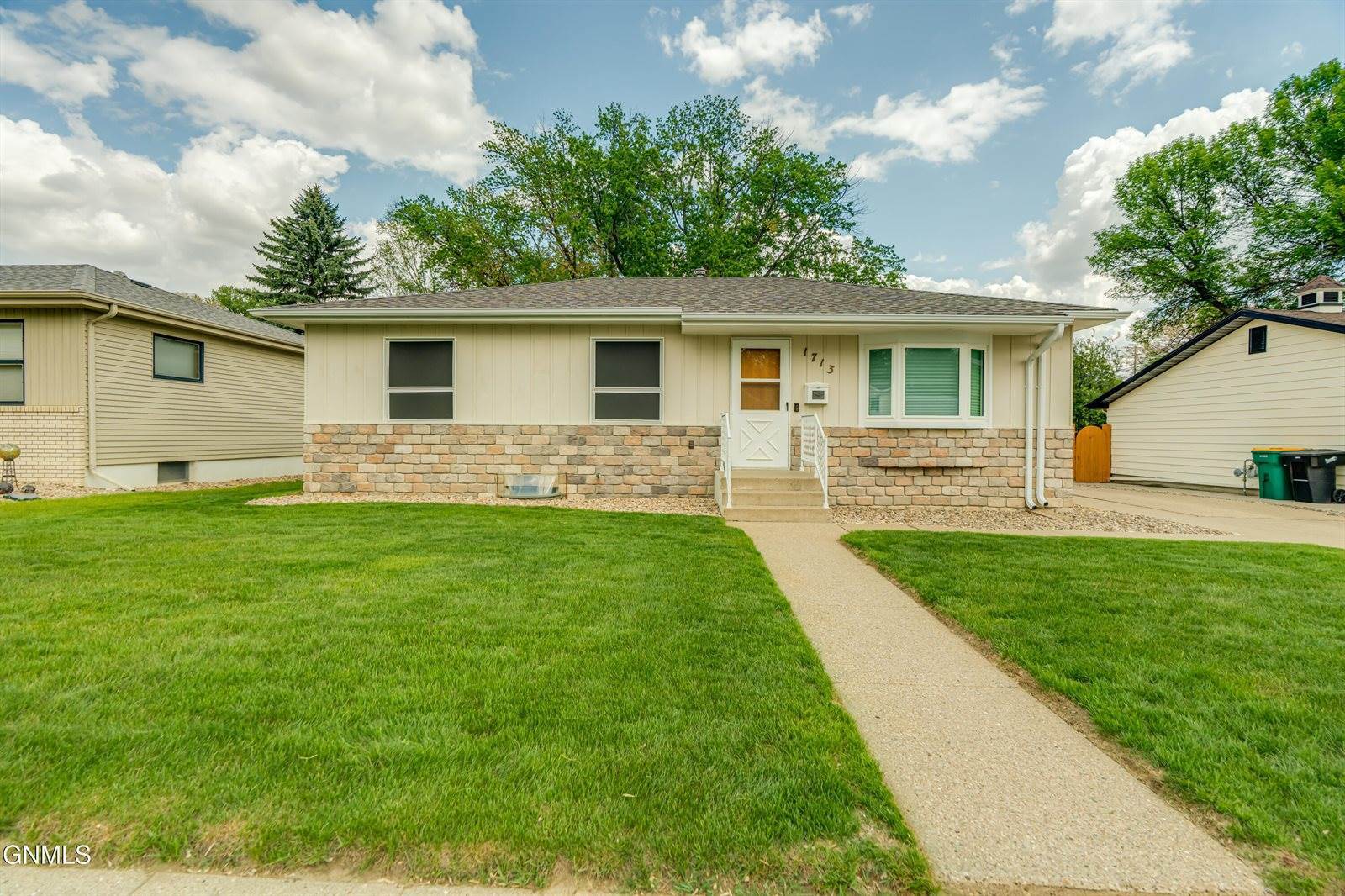 1713 Marian Drive, Bismarck, ND 58501