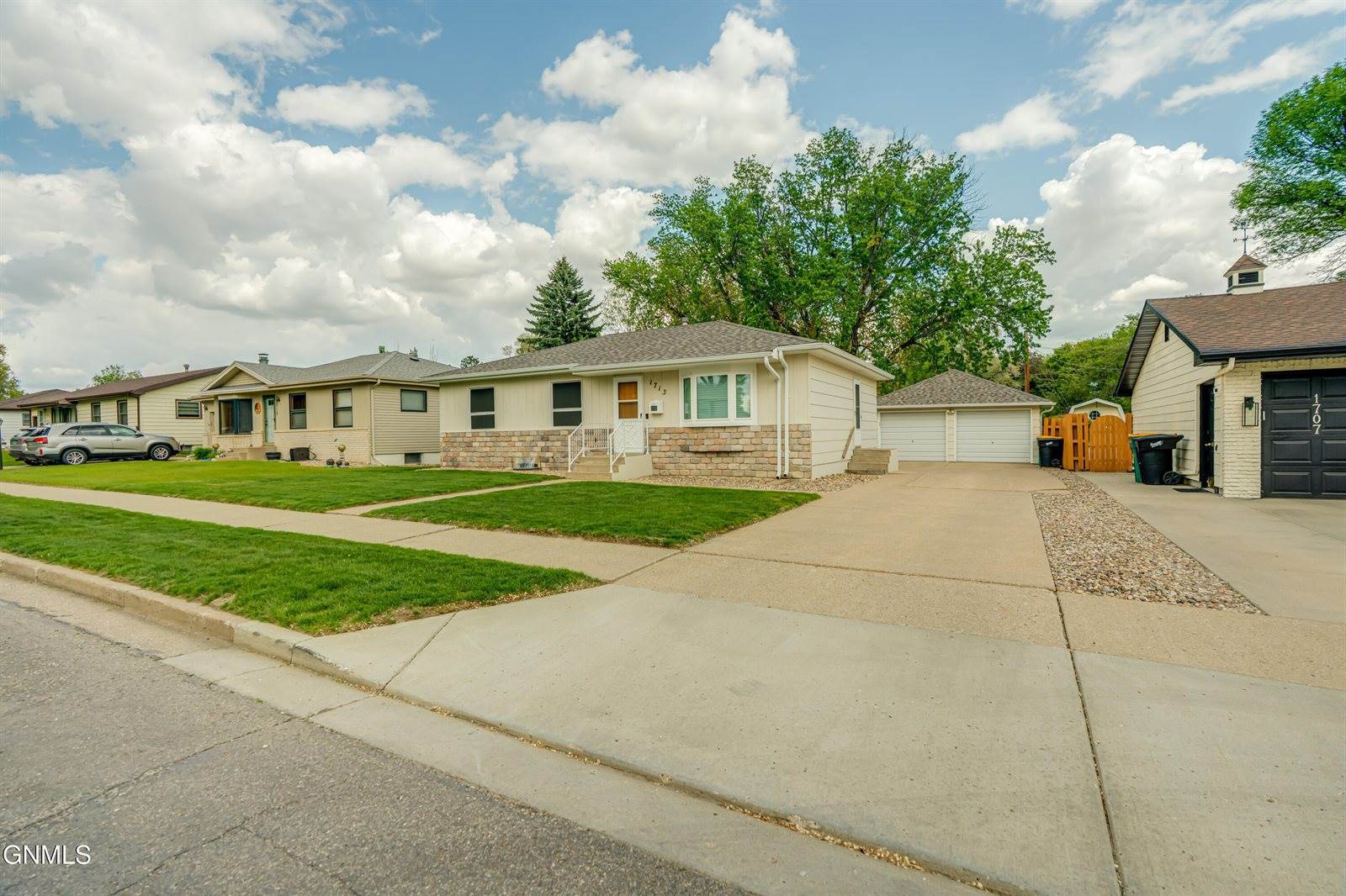 1713 Marian Drive, Bismarck, ND 58501