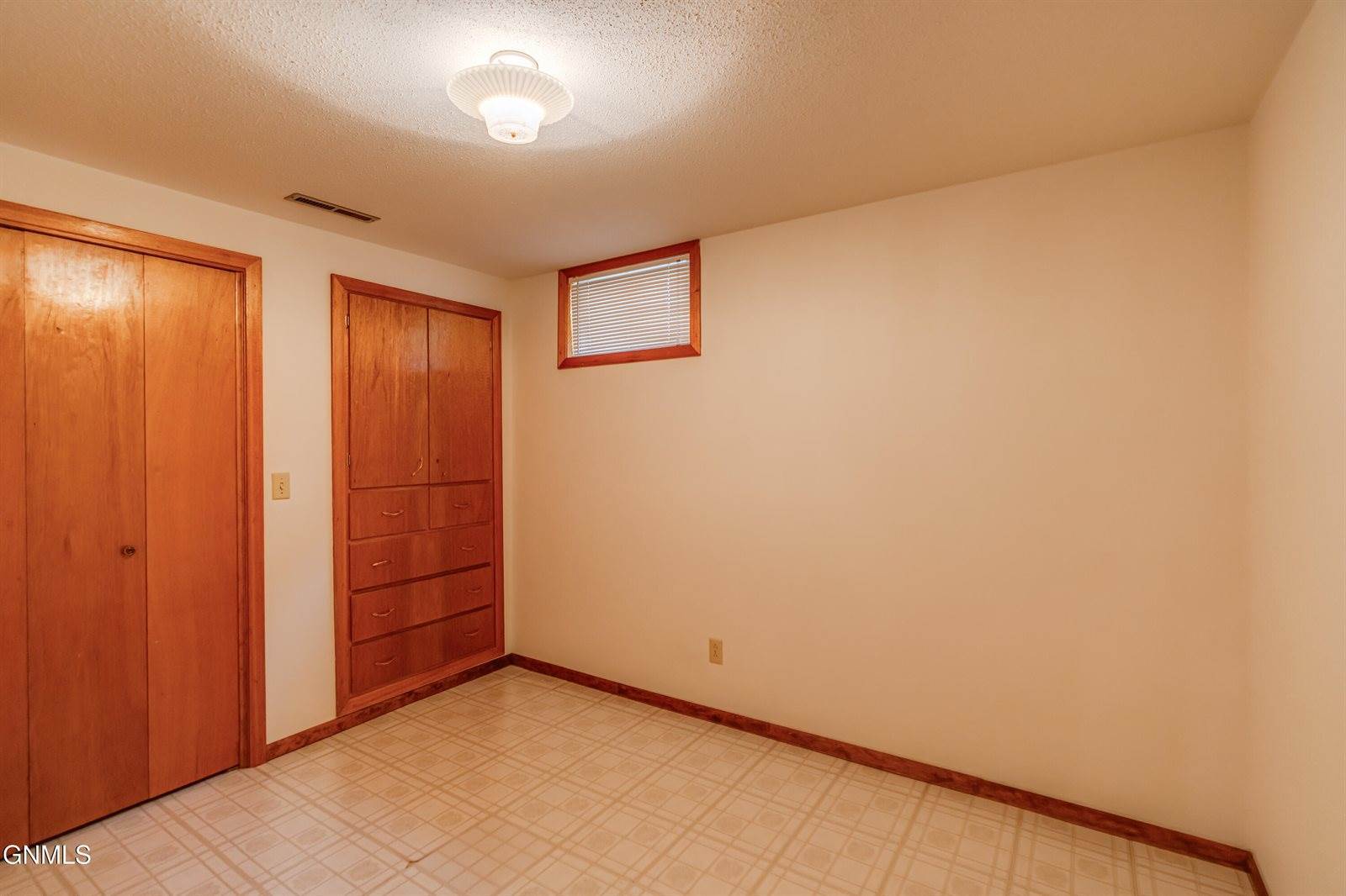 1713 Marian Drive, Bismarck, ND 58501