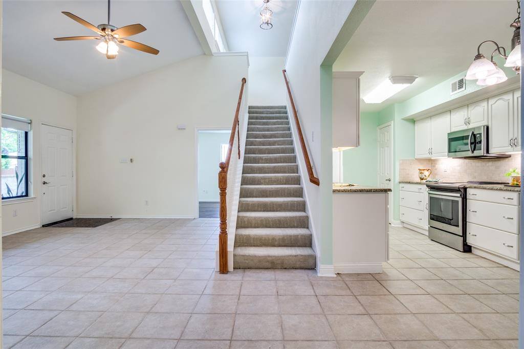 1112 Forest Creek Street, Benbrook, TX 76126