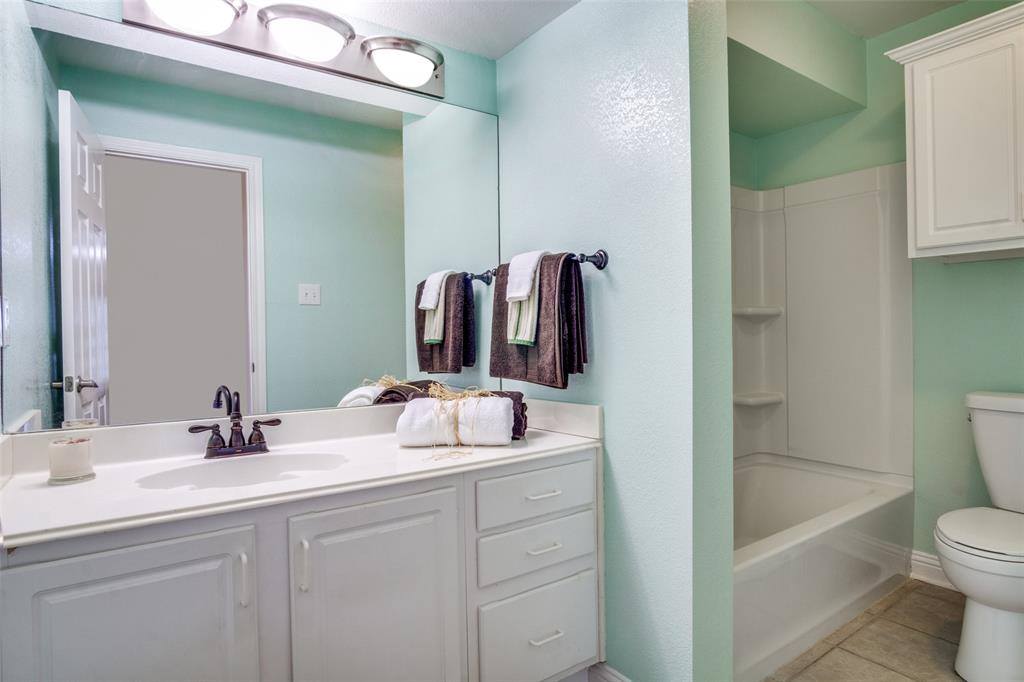 1112 Forest Creek Street, Benbrook, TX 76126