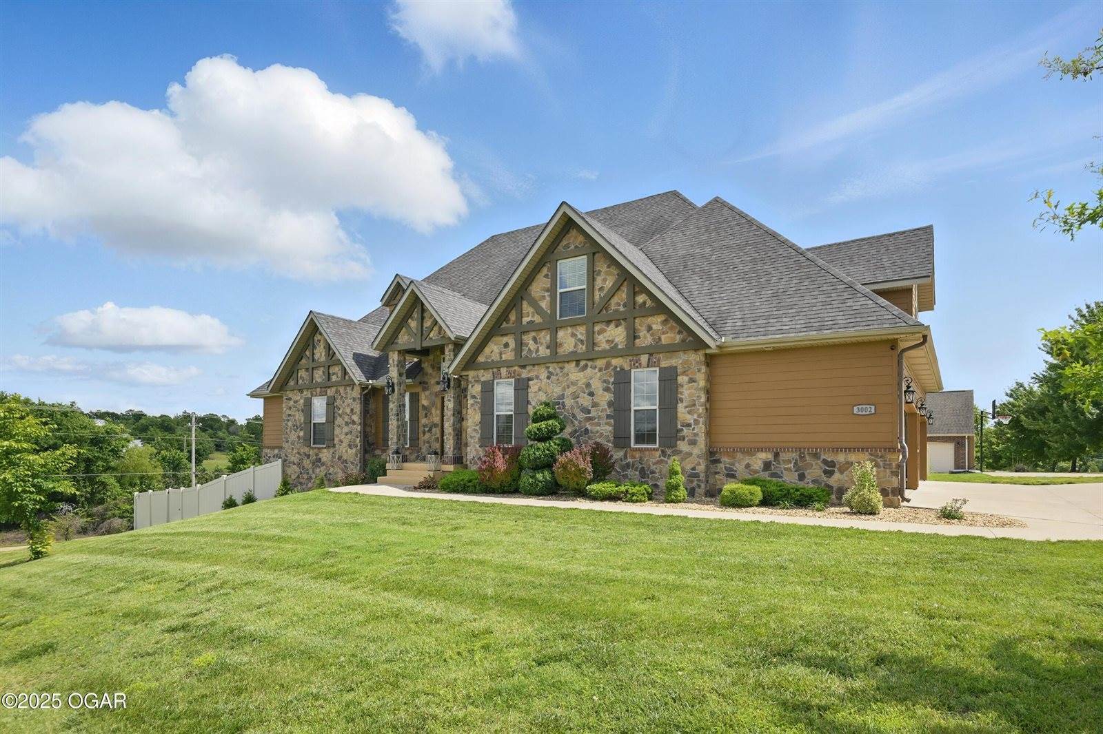 3002 Sunset Drive, Joplin, MO 64804