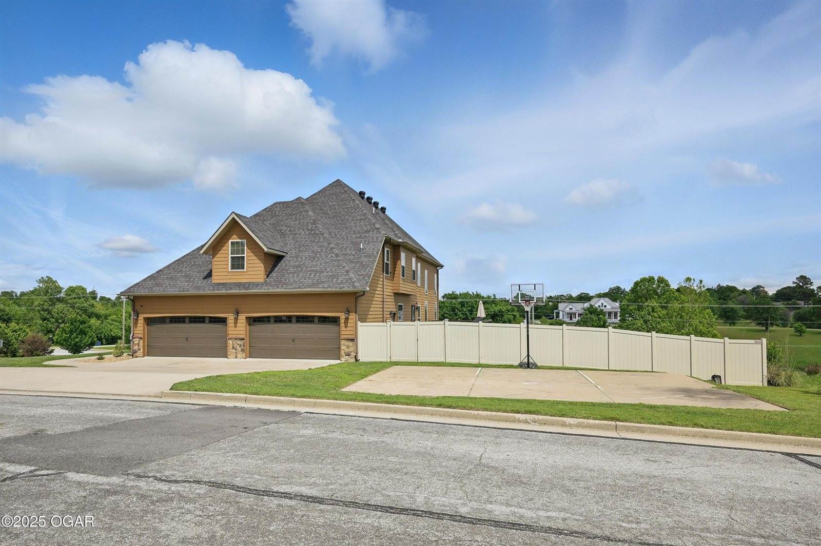 3002 Sunset Drive, Joplin, MO 64804