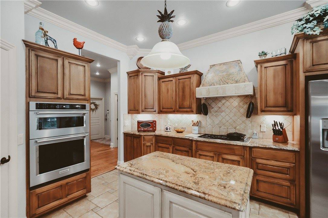 11136 West Stonebriar Drive, Bentonville, AR 72712