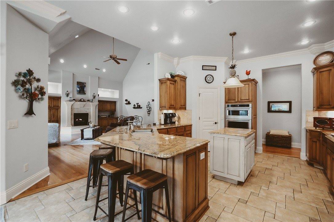 11136 West Stonebriar Drive, Bentonville, AR 72712