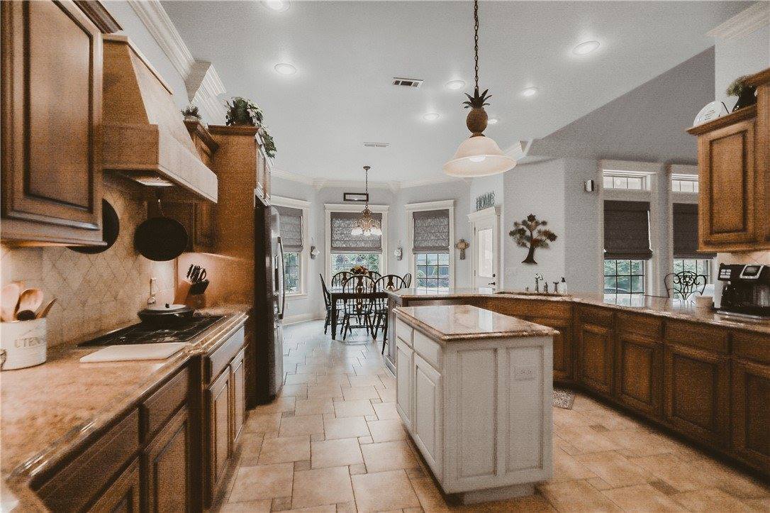 11136 West Stonebriar Drive, Bentonville, AR 72712