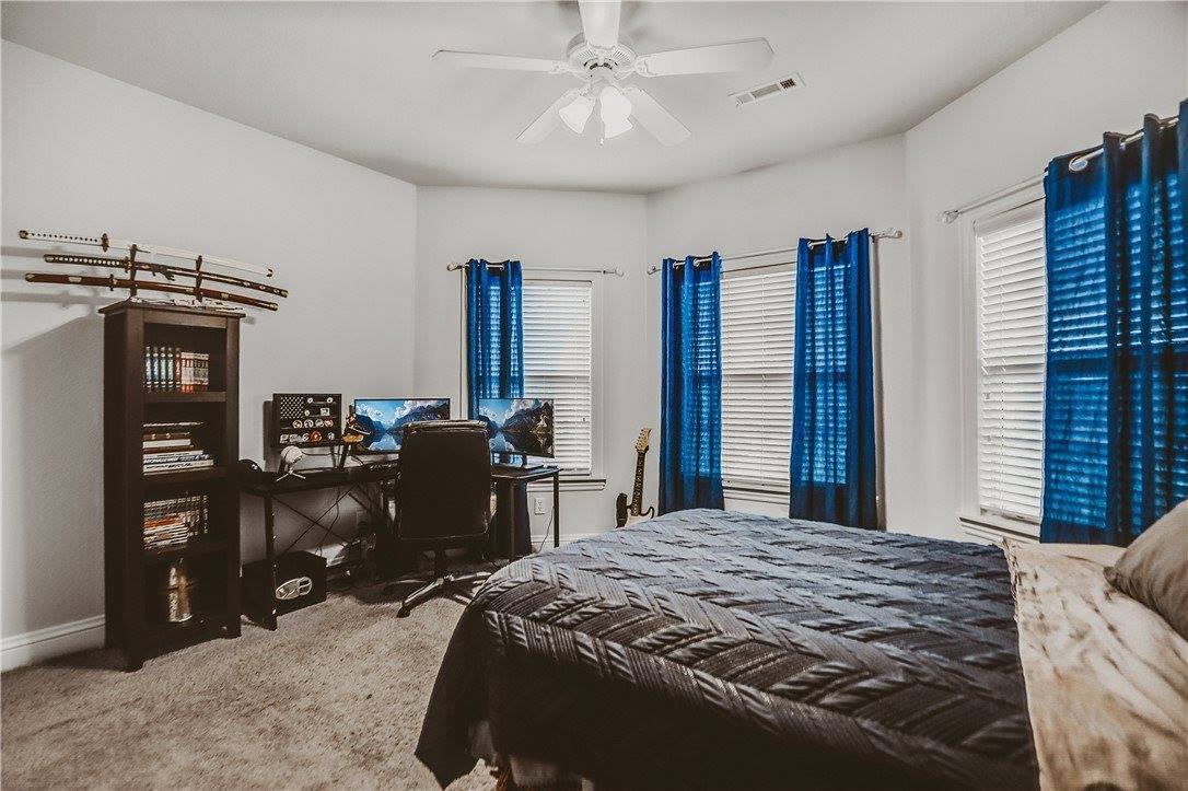 11136 West Stonebriar Drive, Bentonville, AR 72712