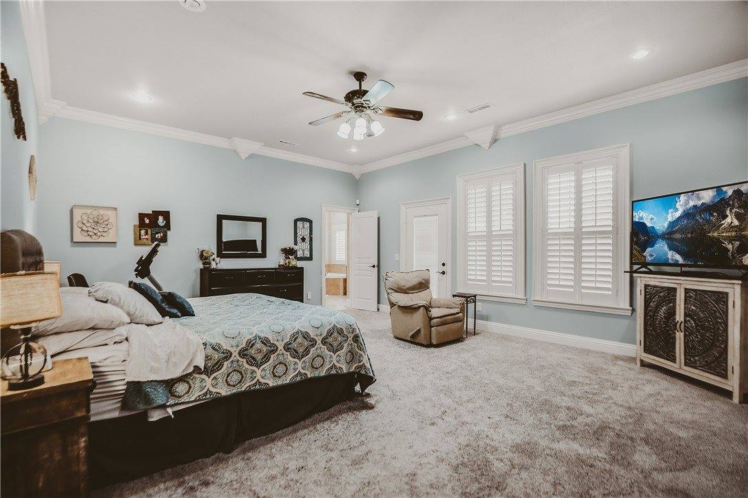 11136 West Stonebriar Drive, Bentonville, AR 72712